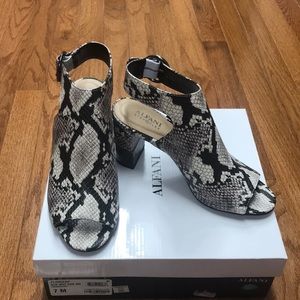 Alfani Snakeskin Shoes, 7M